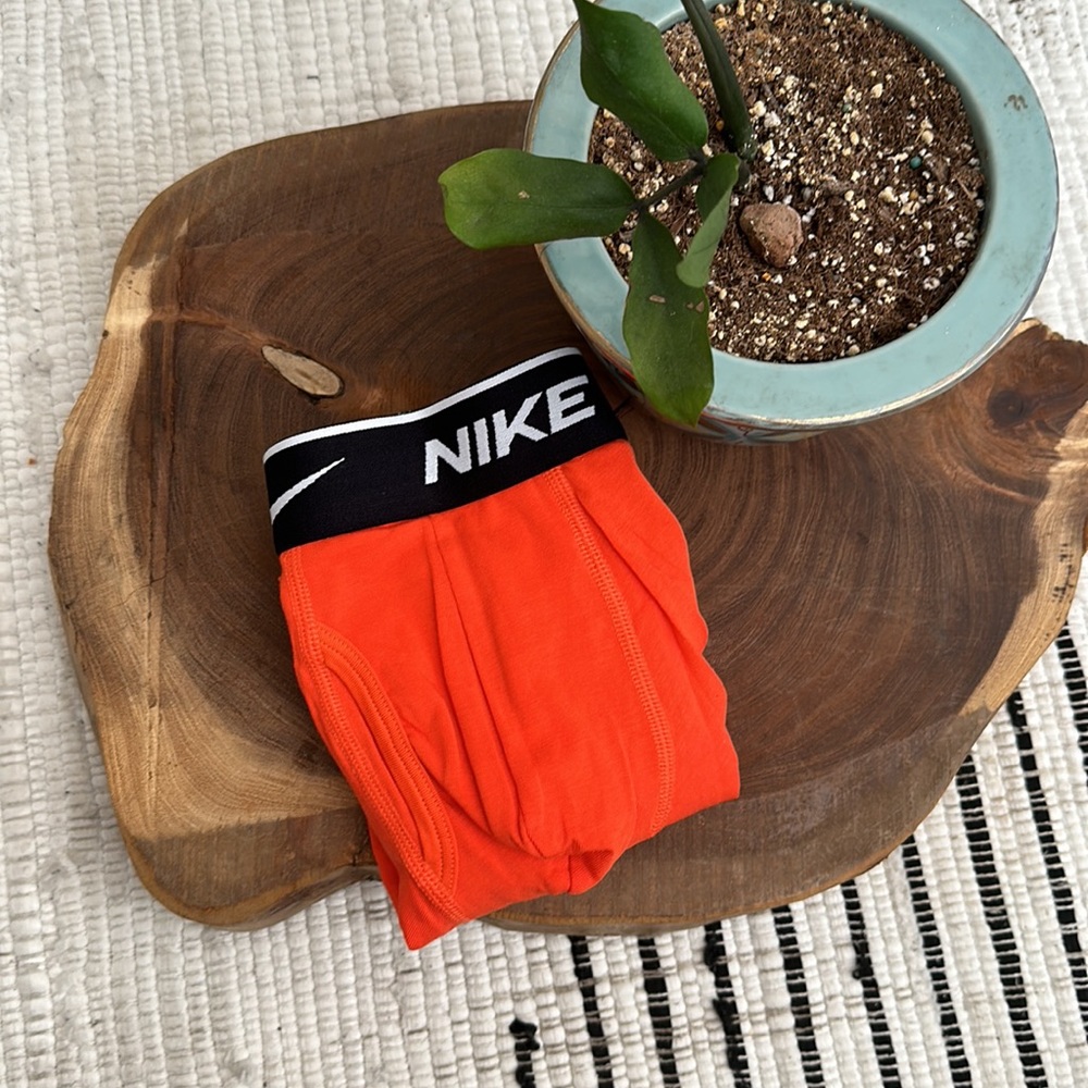 Nike - Picture 4 of 4